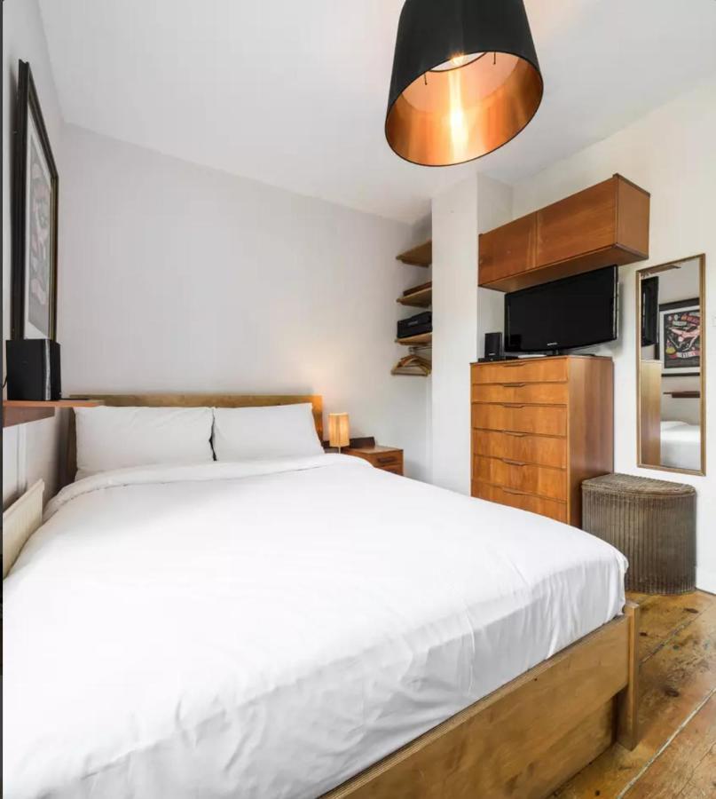 Traditional Victorian 2 Bed In Cobbled Street + Mod Cons - Full Home Λονδίνο Εξωτερικό φωτογραφία